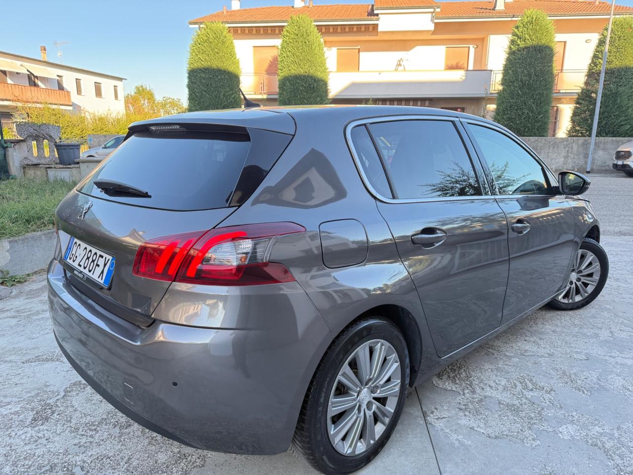 Peugeot 308 1.2 Turbo Benzina POCHI KM 2021 NEOPAT