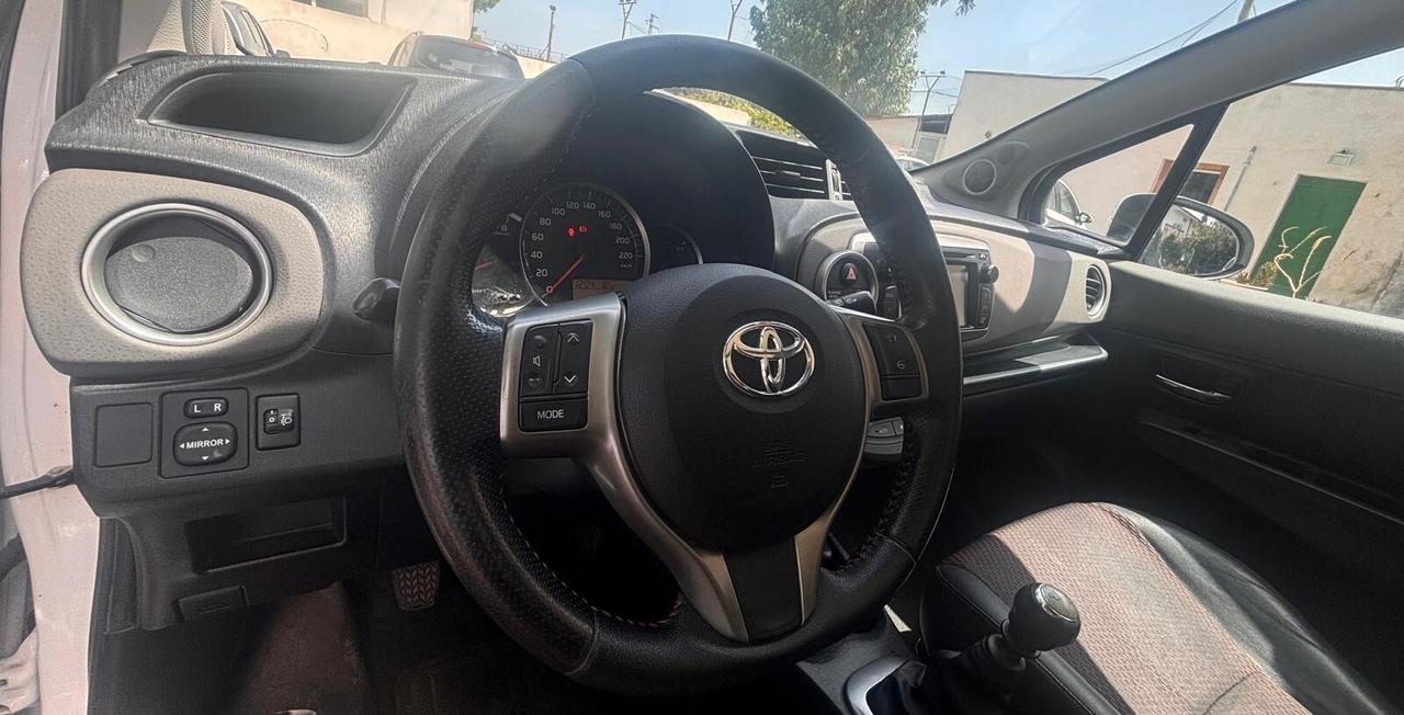 Toyota Yaris 1.3 5 porte Lounge
