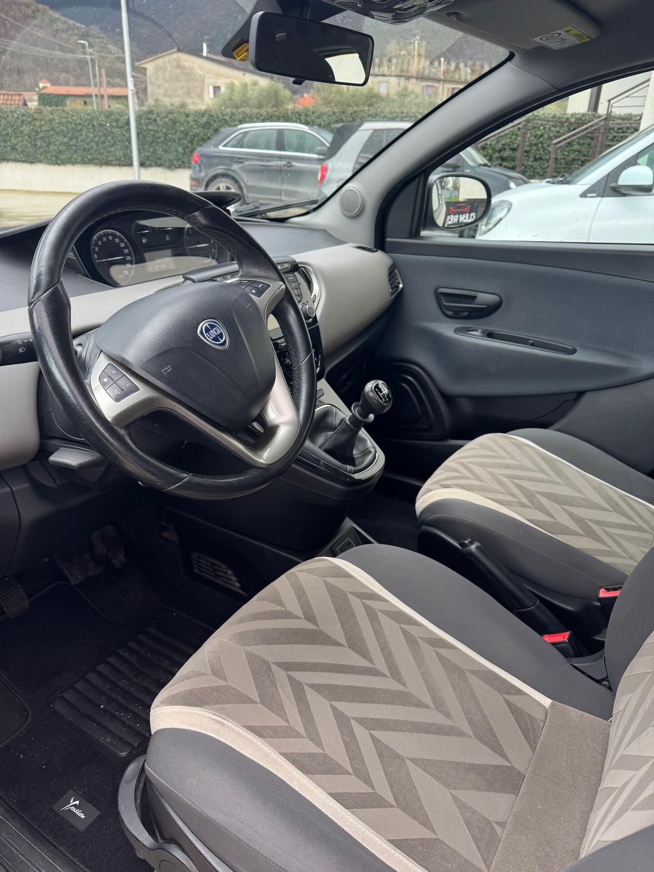 Lancia Ypsilon 1.2 69 CV 5 porte Platinum