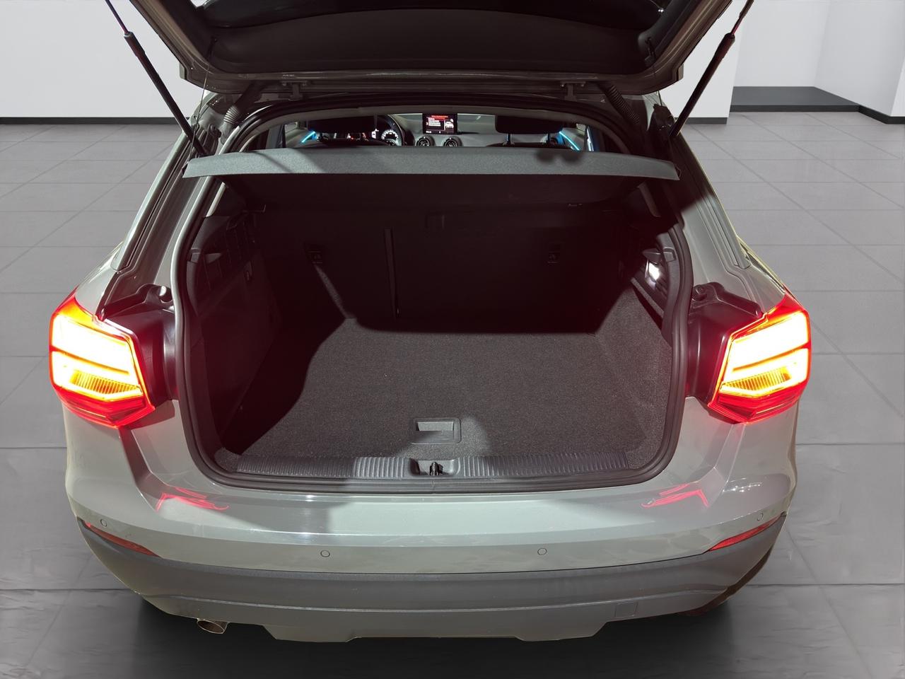 AUDI Q2 1.6 TDI SPORT / TETTO