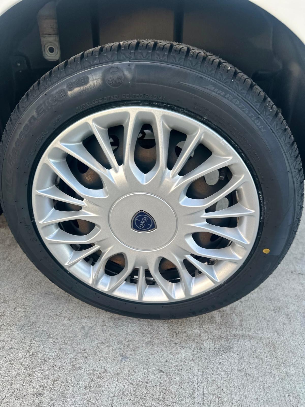 Lancia Ypsilon 1.2 69 CV 5 porte Platinum