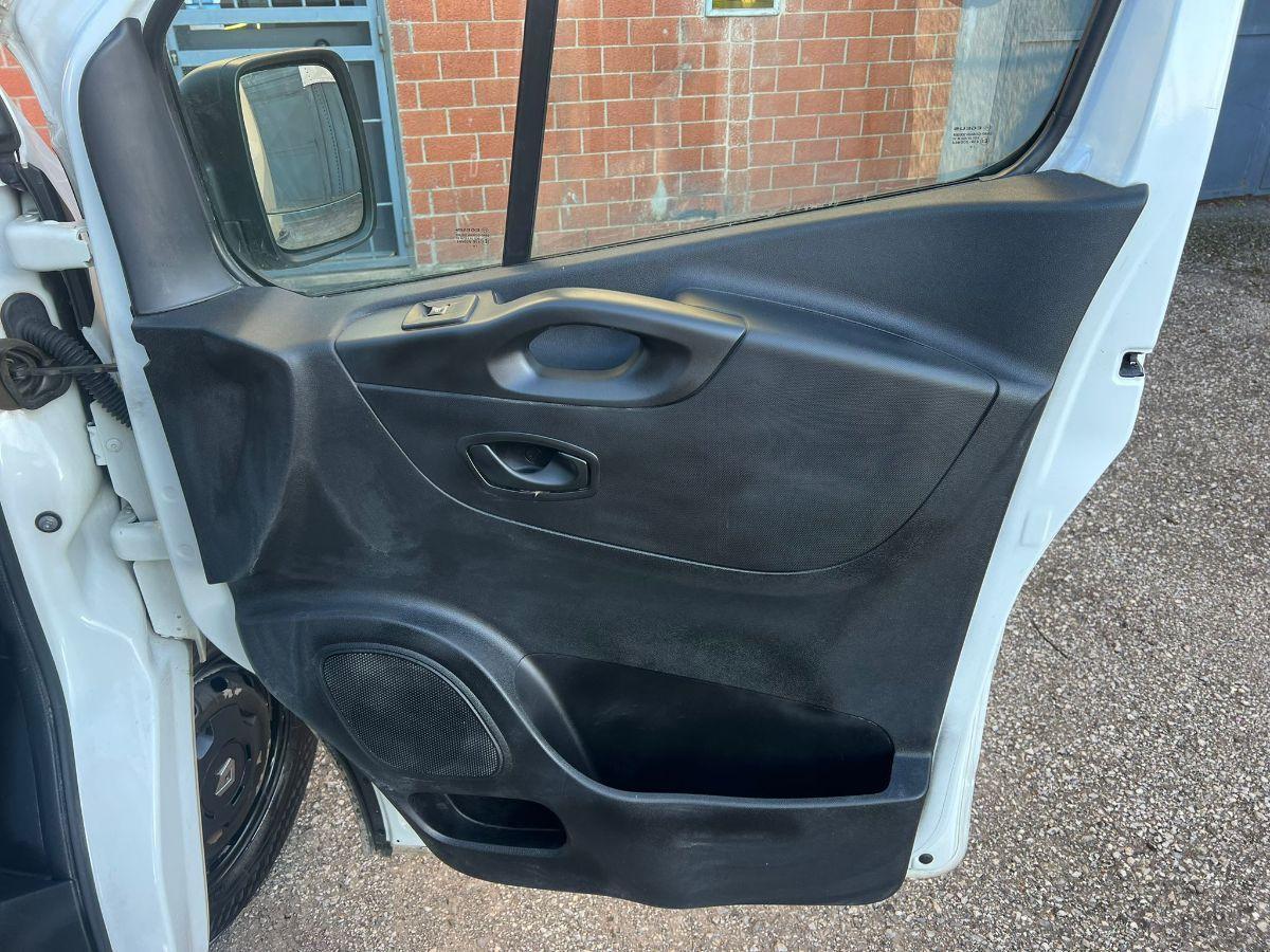 RENAULT trafic T29 2.0 dci 120cv L2H1 Plus