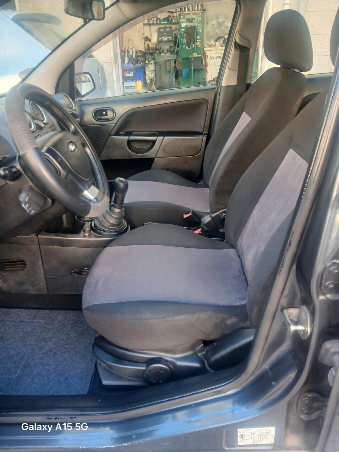 Ford Fiesta 1.4 DIESEL -5 PORTE - ACCETTO PERMUTE NEOPATENTATI