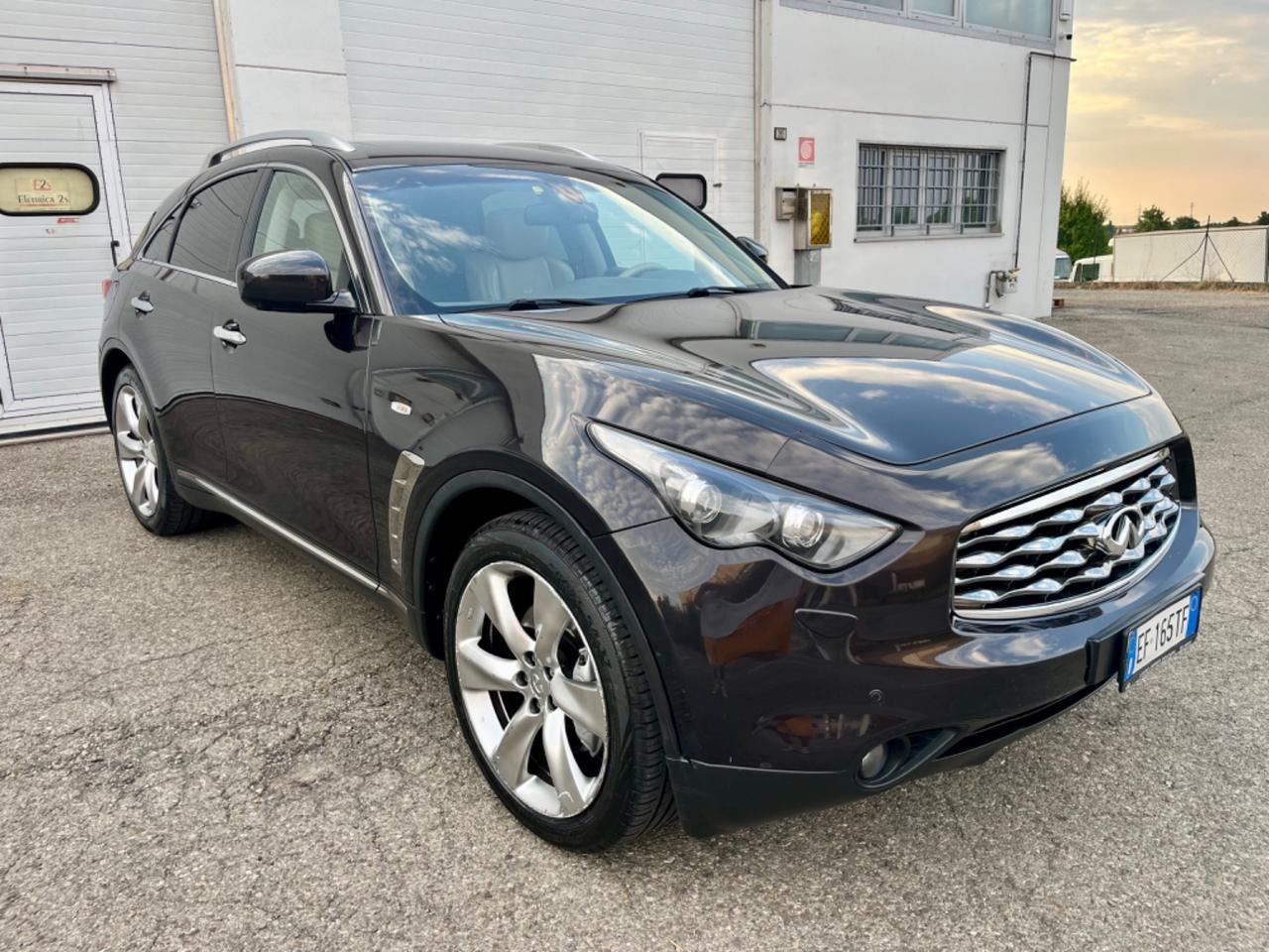 Infiniti FX FX30d S Premium 3.0d 2011 142.000km perfetta