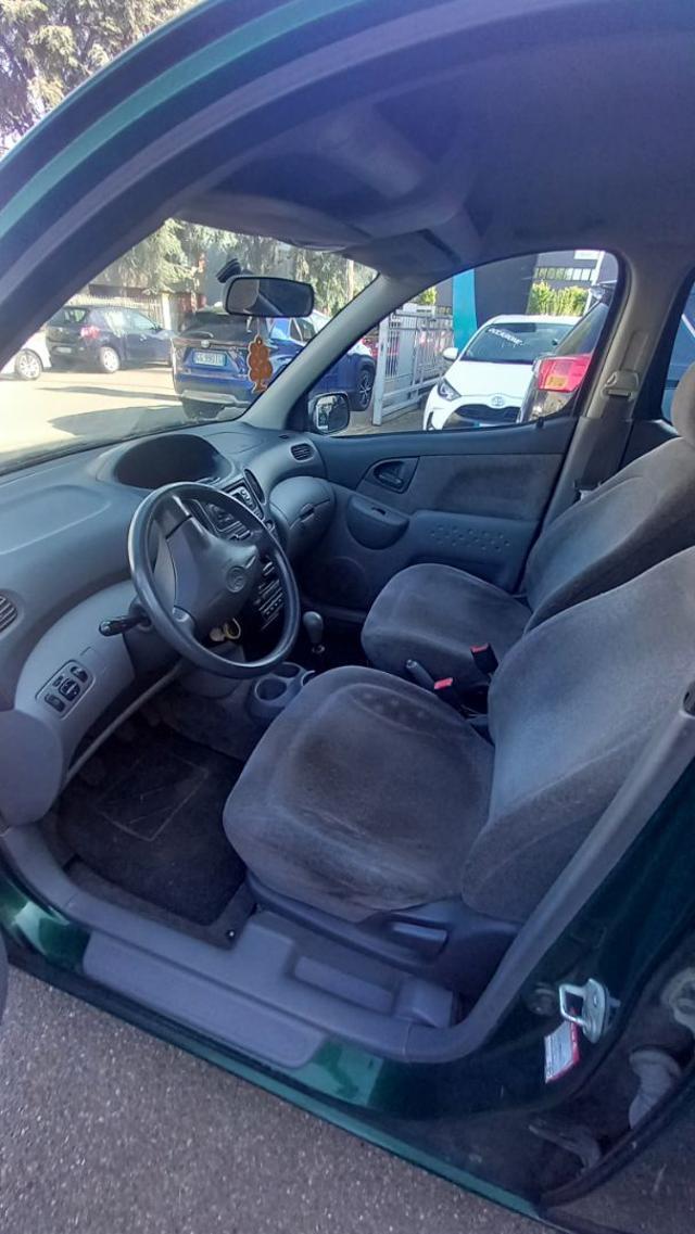 TOYOTA Yaris Verso 1.3i 16V cat Sol