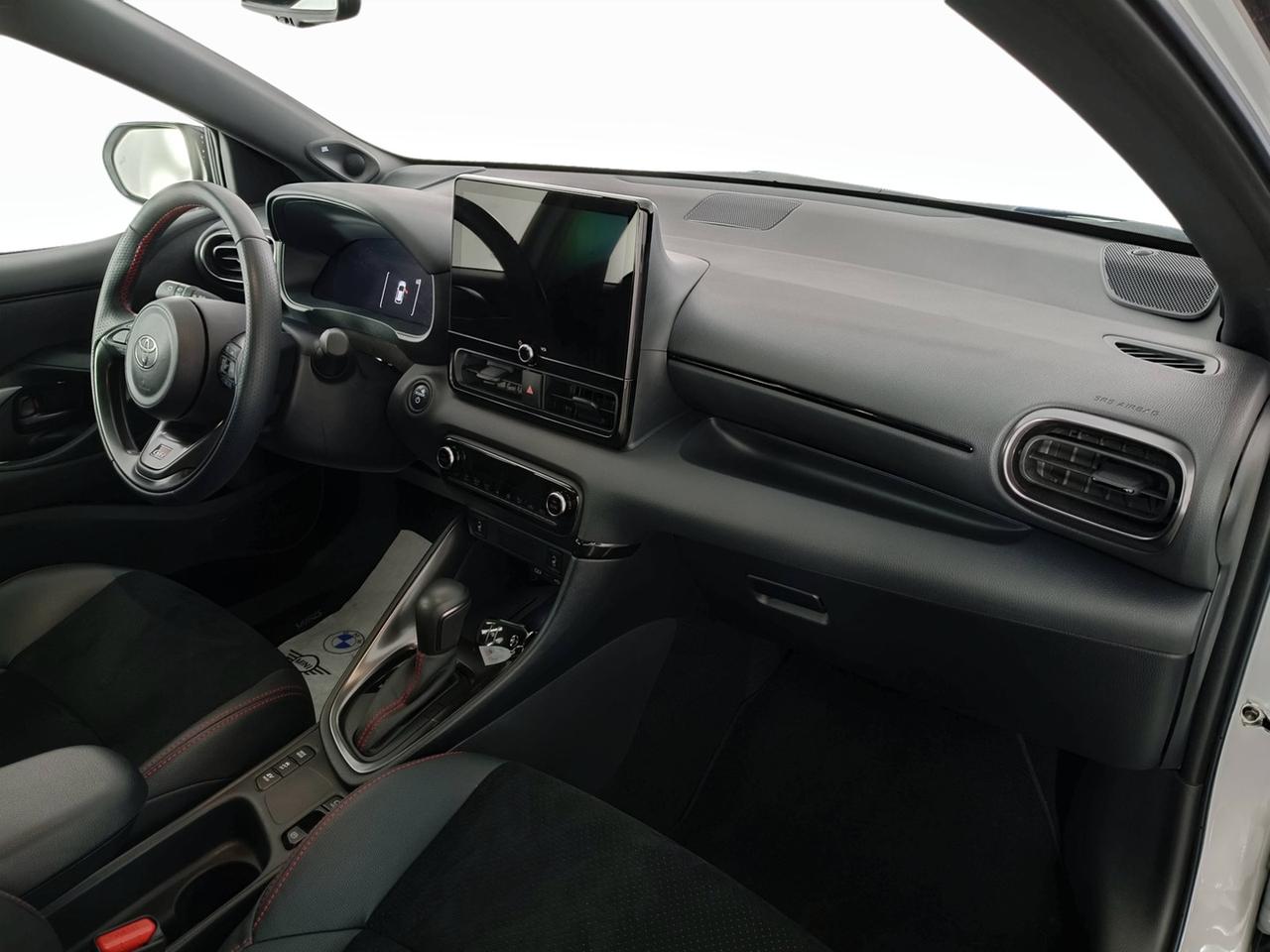 TOYOTA Yaris IV 2020 - Yaris 1.5h 130 GR Sport