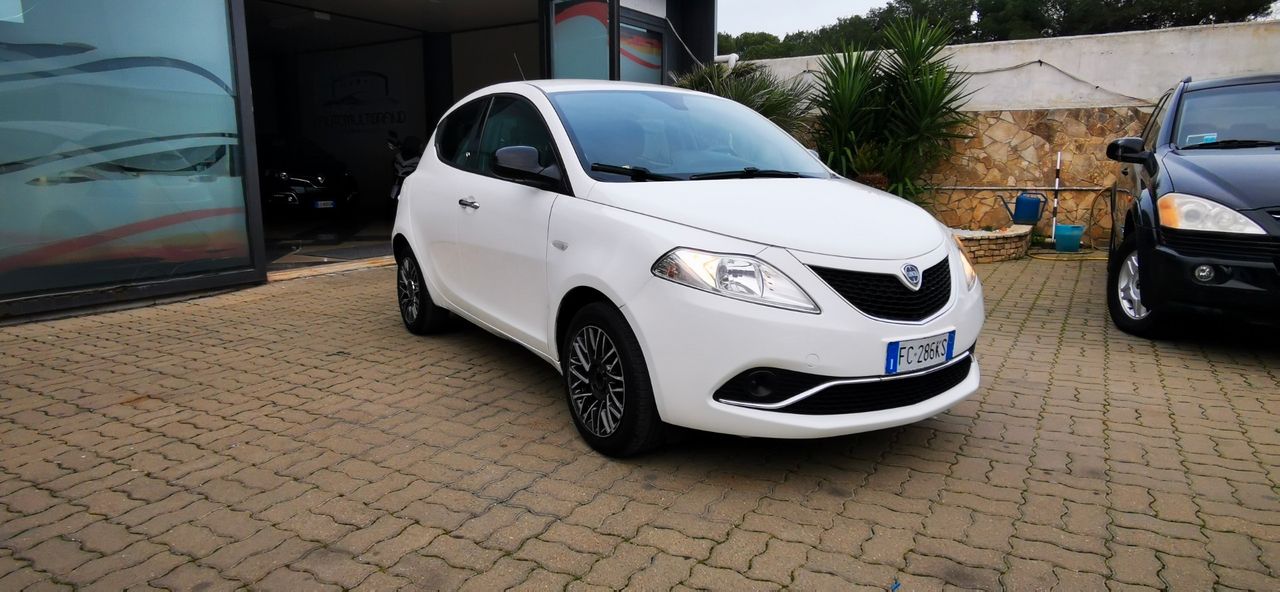 Lancia Ypsilon 1.3 MJT 95 CV S&amp;S Gold eu6