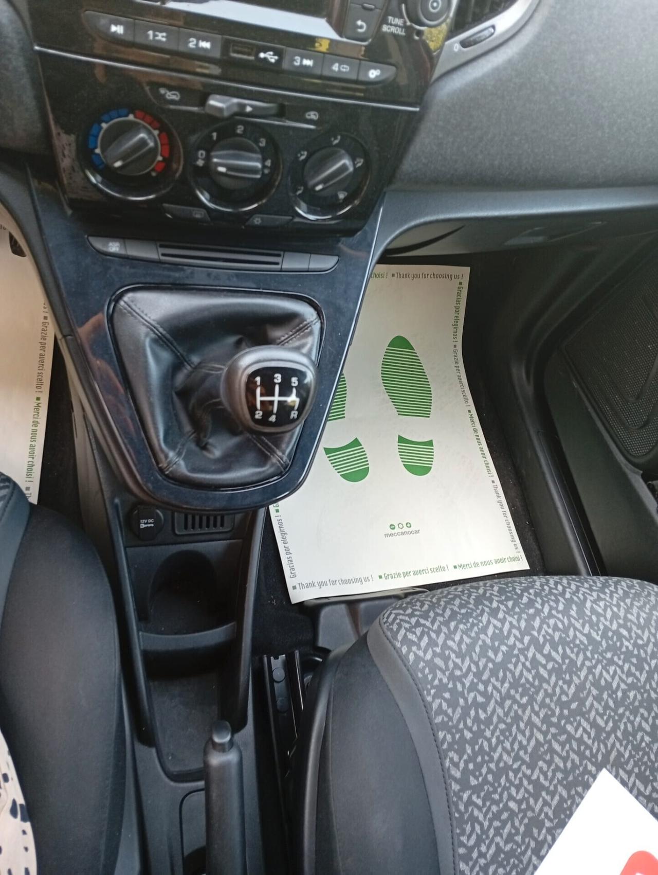 Lancia Ypsilon