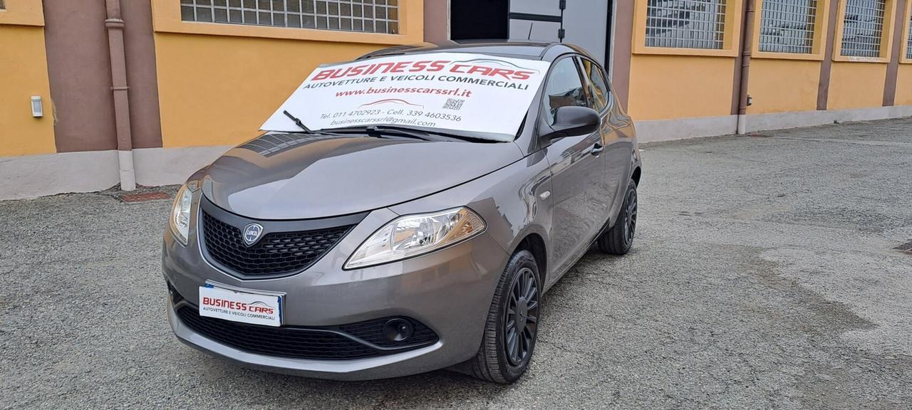 Lancia Ypsilon 1.0 FireFly 5 porte S&S Hybrid Ecochic Silver KM. 18000 AUTO PER NEOPATENTATI