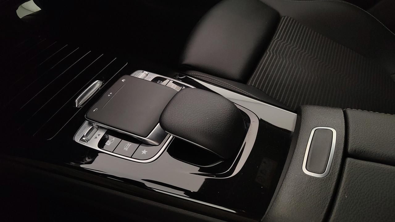 Mercedes-Benz Classe A - V177 2018 - A 200 Sedan Sport auto