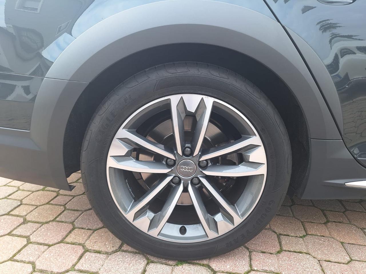 Audi A4 45 TFSI quattro S tronic Business Sport