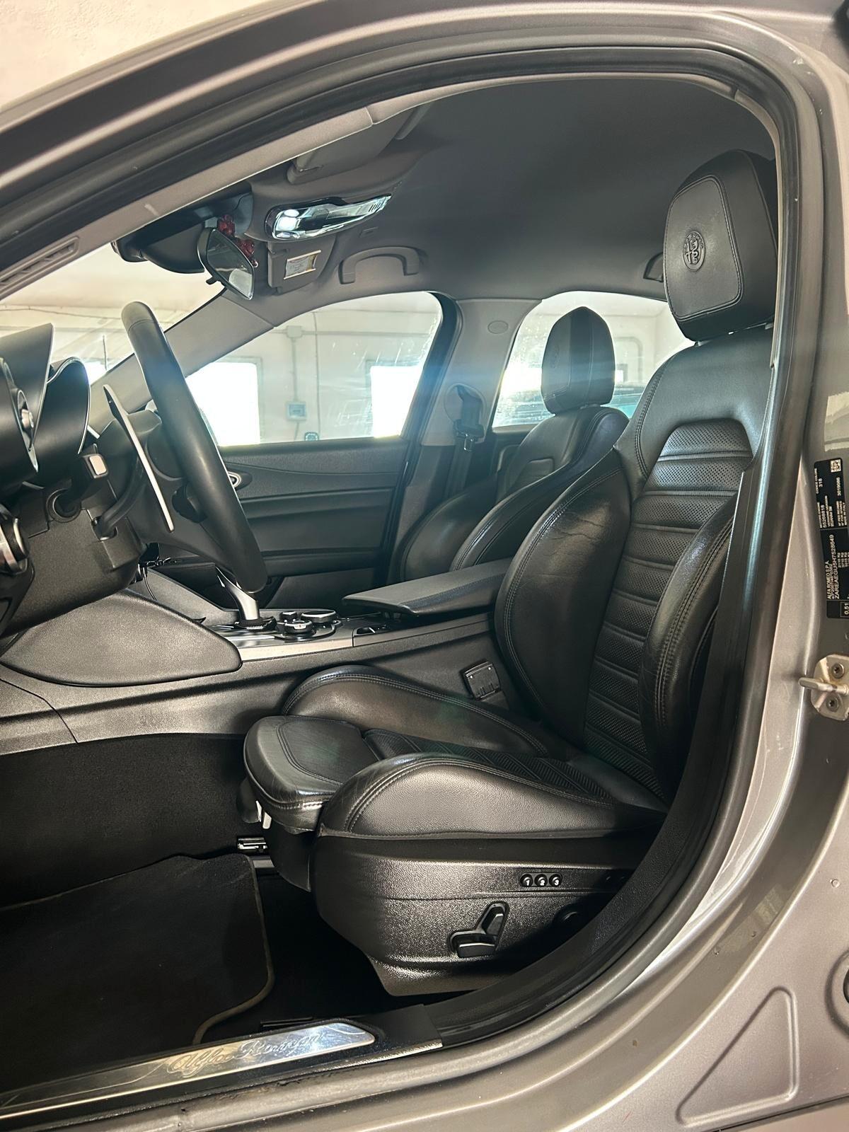 Alfa Romeo Giulia 2.2 Turbodiesel 210 CV AT8 AWD Q4 Veloce