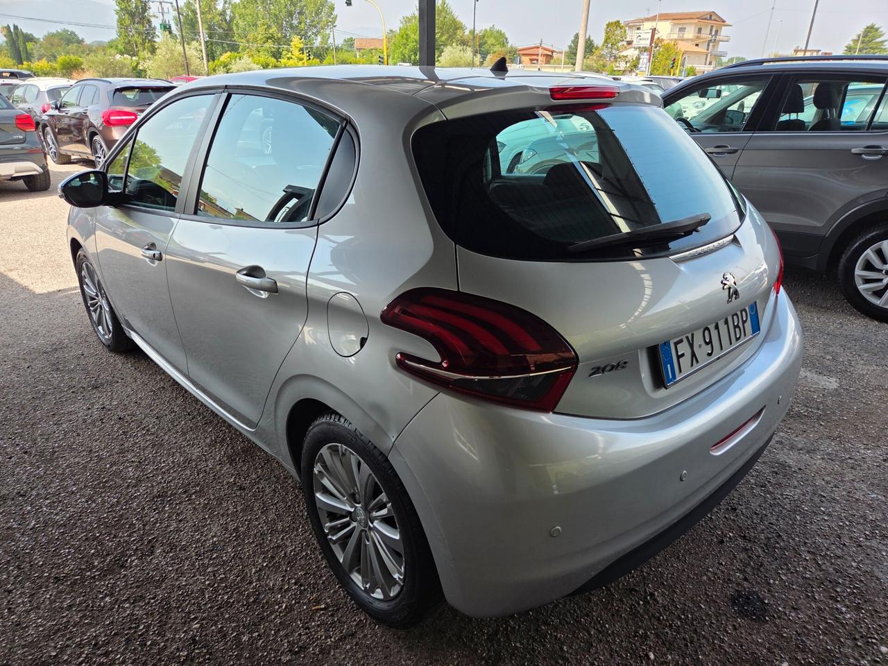 Peugeot 208 PureTech 82 5 porte Allure