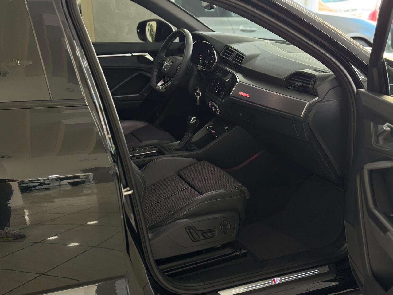 Audi Q3 SPB 35 TDI S tronic S Line Identity Black