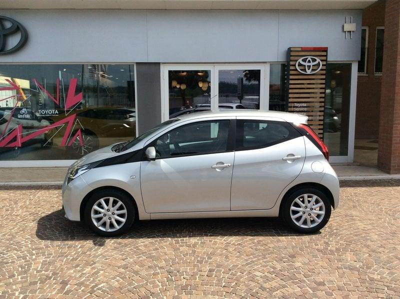 Toyota Aygo Connect 1.0 VVT-i 72 CV 5 porte x-play