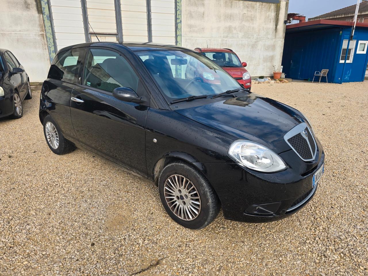 Lancia Ypsilon 1.2 Argento benzina 51kw