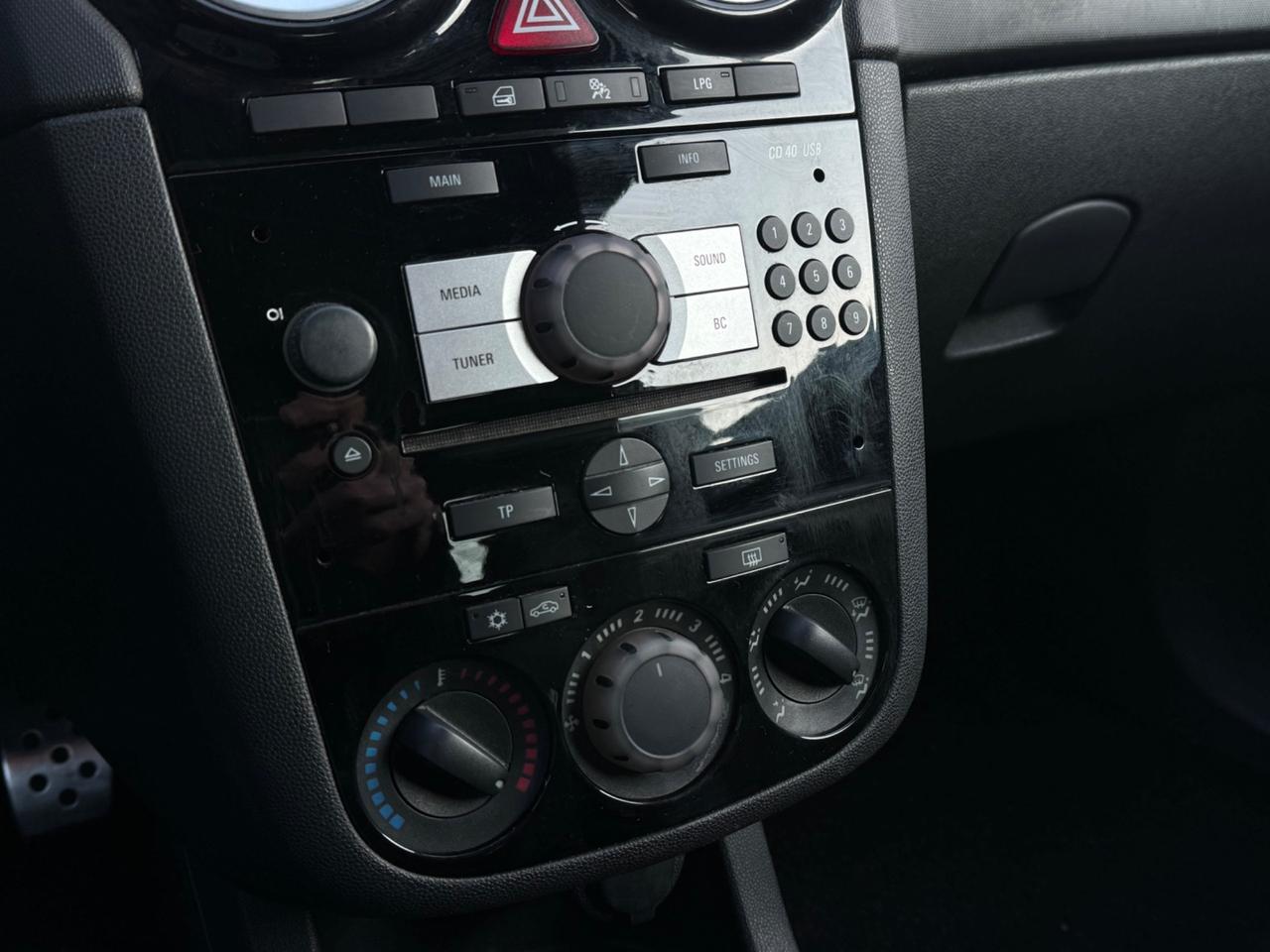 Opel Corsa 1.2 85CV 3 porte GPL-TECH b-color OK Neopatentati