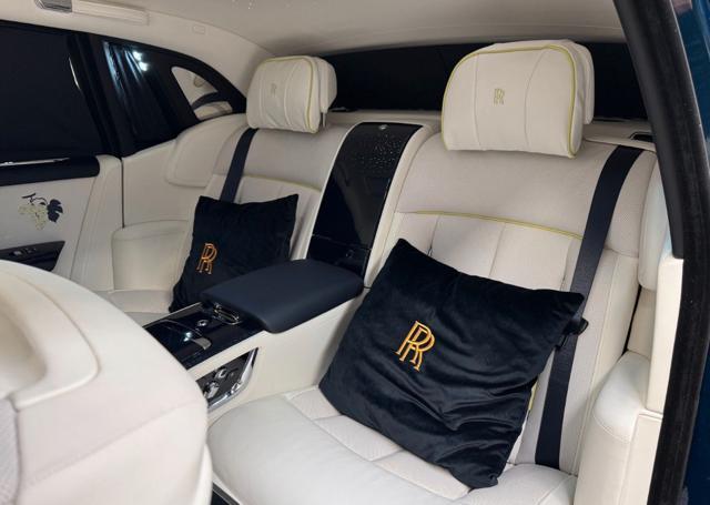 ROLLS-ROYCE Phantom SWB "ONE OF ONE W12 414KW (563HP)