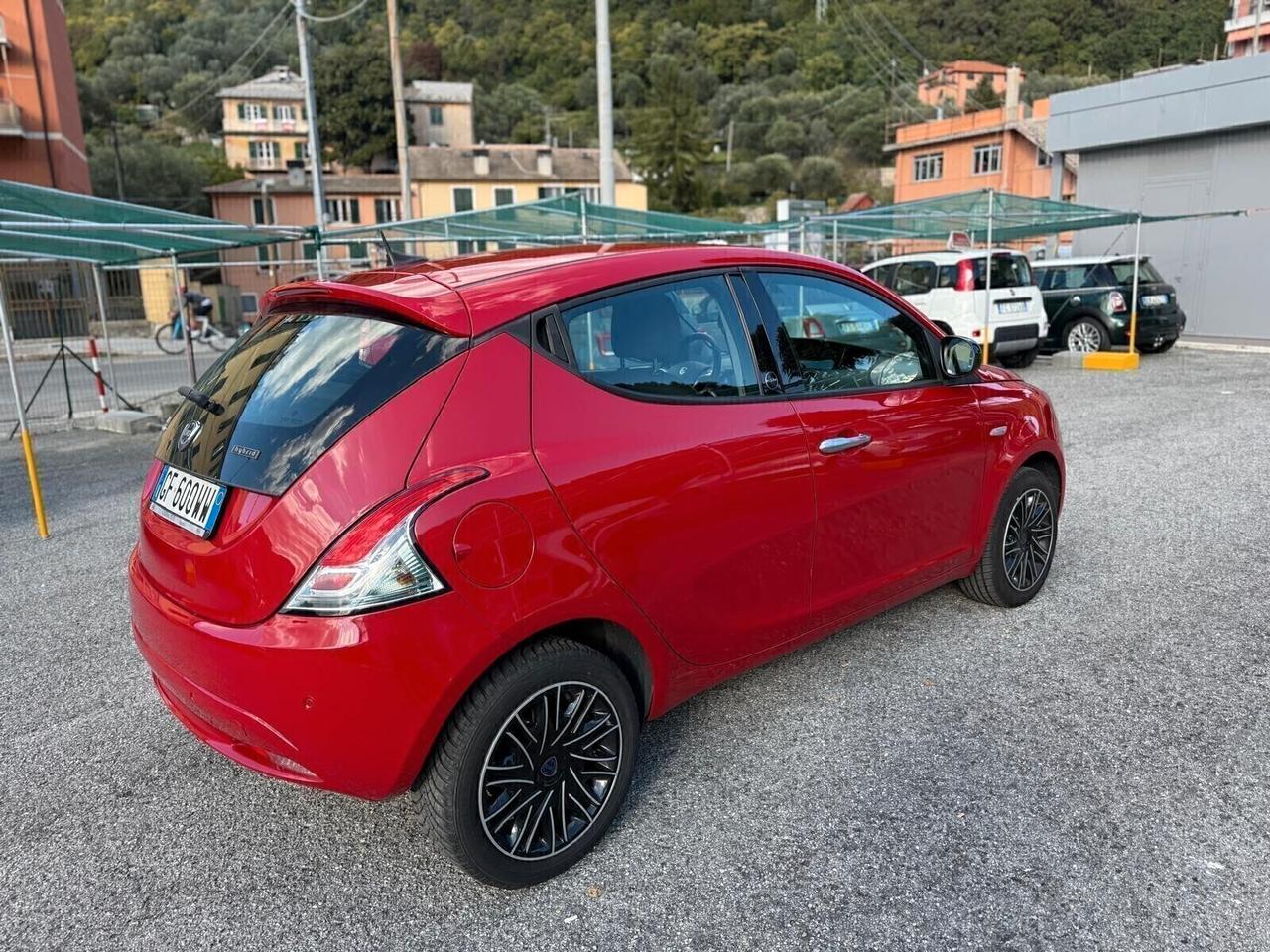Lancia Ypsilon 1.0 FireFly 5 porte S&S Hybrid Ecochic Gold