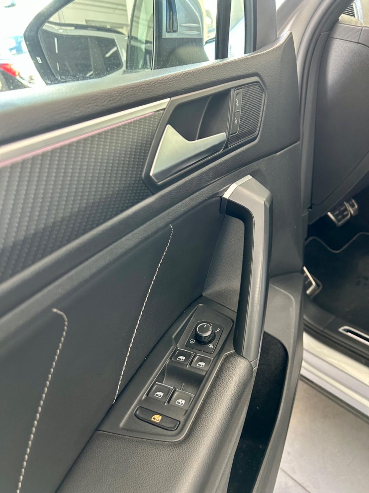 VW Tiguan 2.0 150 CV DSG R-Line FINANZIABILE