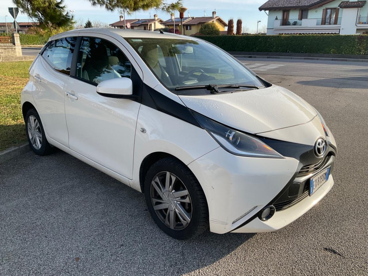 Toyota Aygo 1.0 VVT-i 69 CV 5 porte x-play