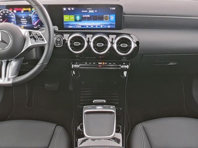 MERCEDES-BENZ A 180 Automatic Progressive Advanced