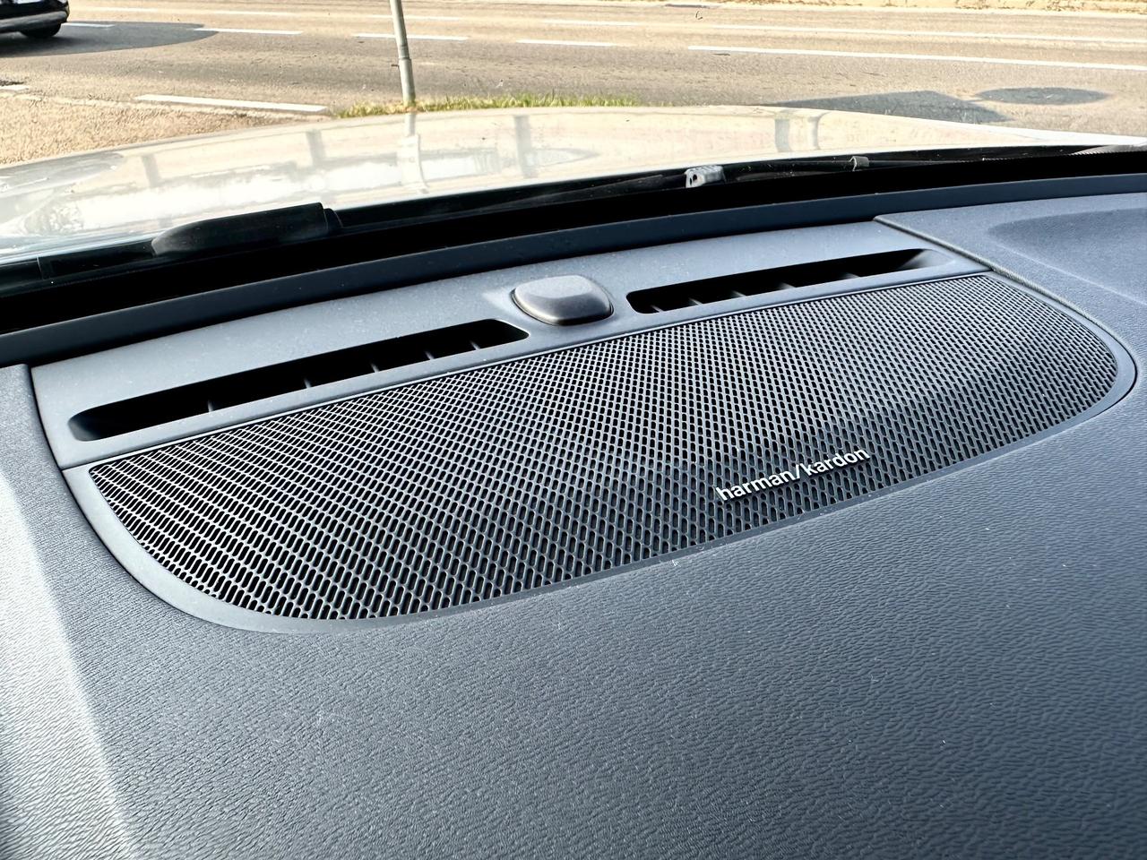 Volvo XC40 T2 Momentum Pro Harman/Kardon