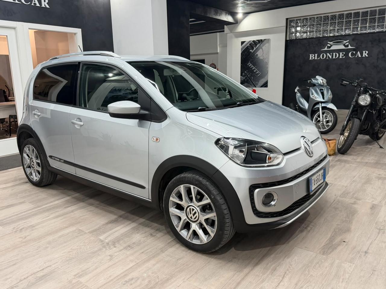 Volkswagen up! 1.0 75 CV 5p. cross