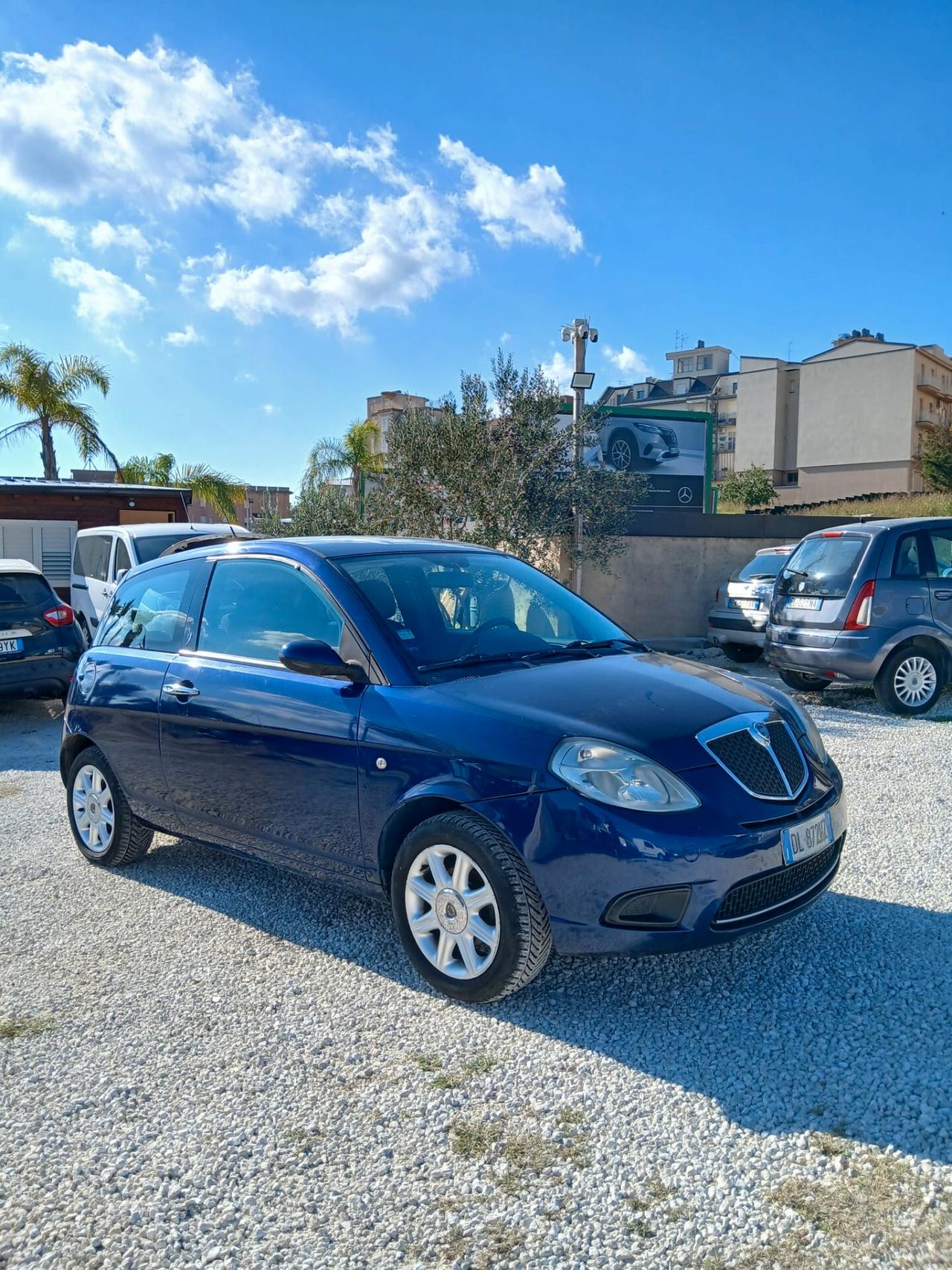 Lancia Ypsilon 1.3 MJT 75 CV Platino