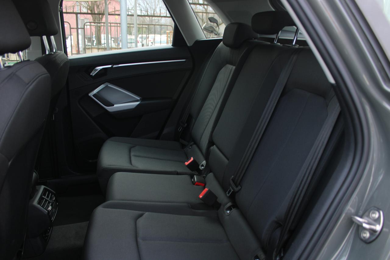 Audi Q3 35 TDI S tronic Business