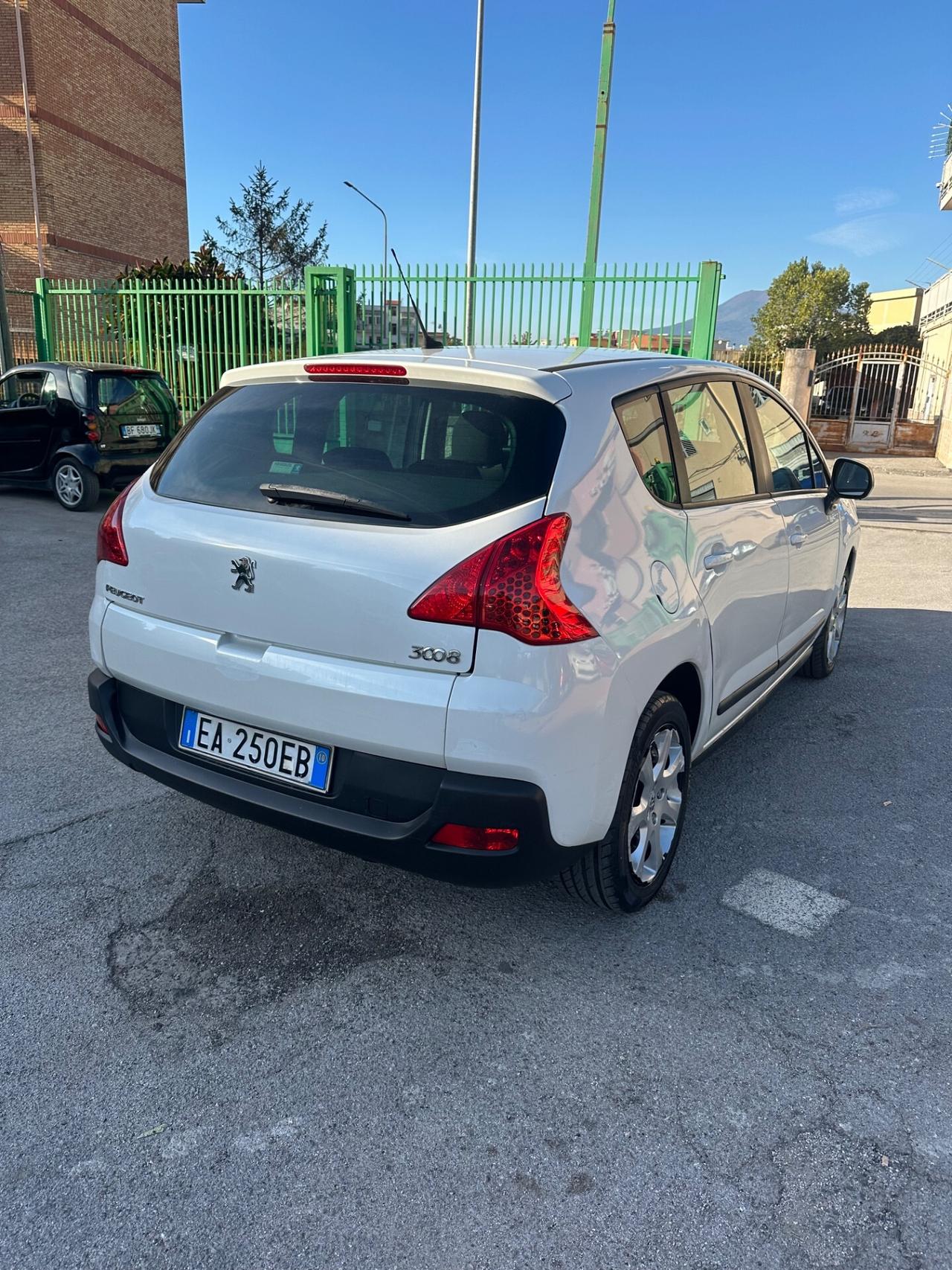 Peugeot 3008 1.6 HDi 110CV cambio robotizzato Business