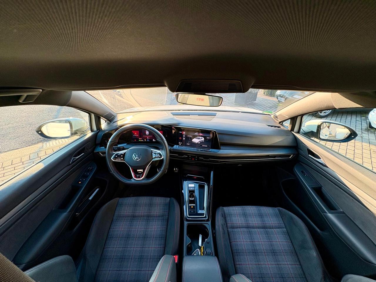 VW Golf 8 GTI 2.0 TSI DSG | SOLI 15.000 KM – COME NUOVA – GARANZIA UFF. iva esposta