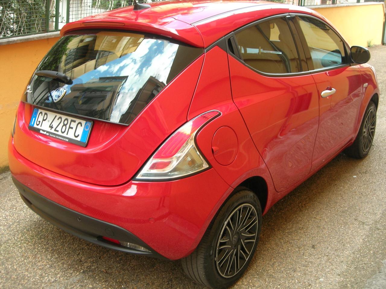 Lancia Ypsilon 1.0 FireFly 5 porte S&S Hybrid Gold