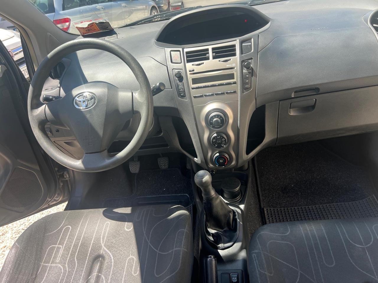 Toyota Yaris 1.0 5 porte