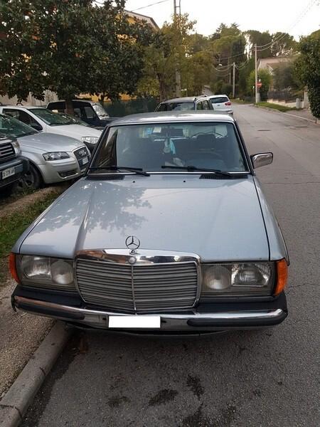 Mercedes Tre Volumi (W123) 200 Metano