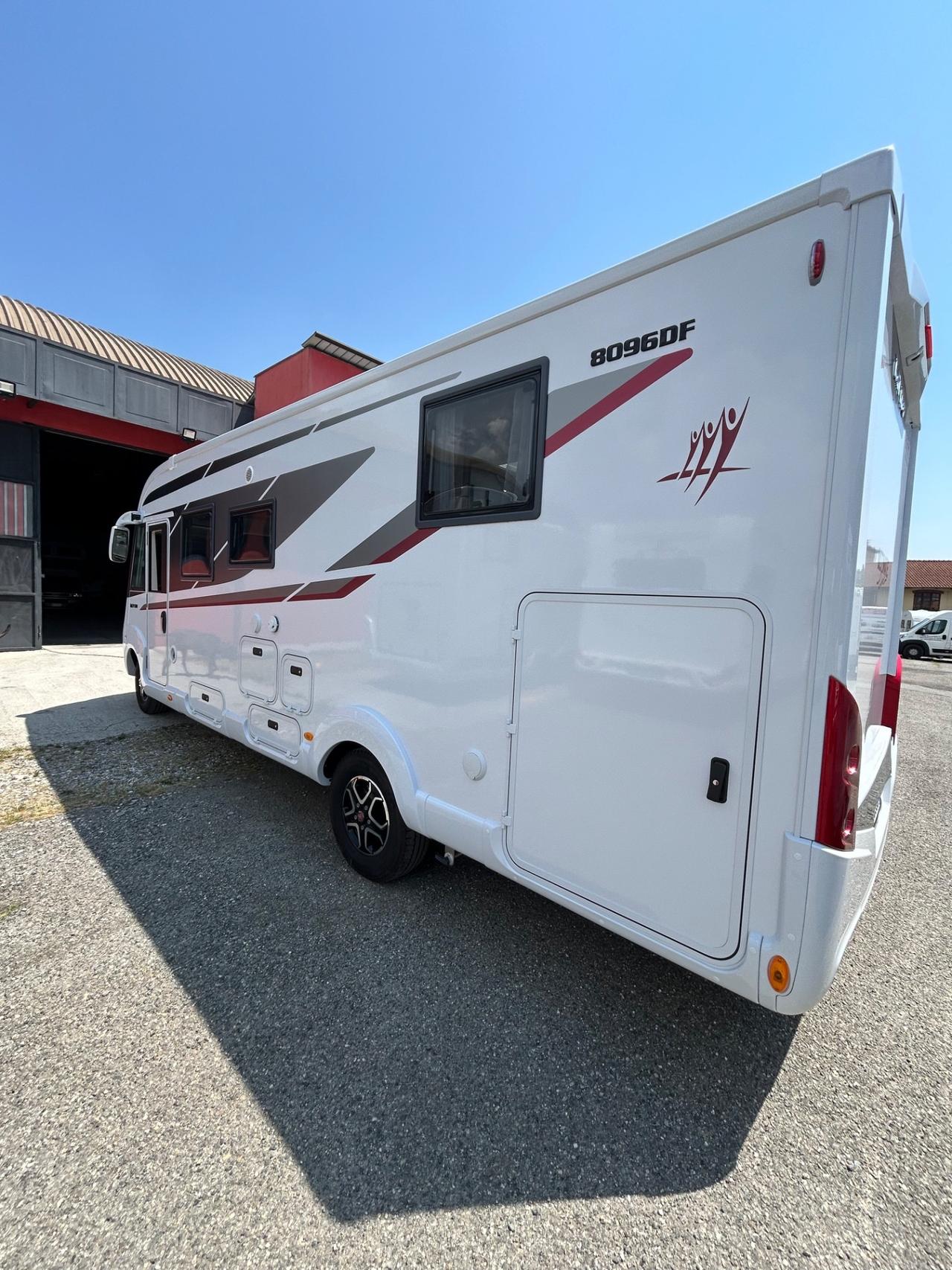 Rapido motorhome del 2025 in saldo 036