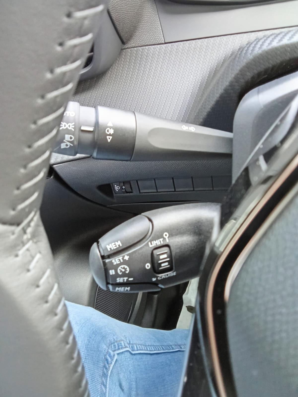 Peugeot 2008 Hybrid 145 e-DCS6 Allure