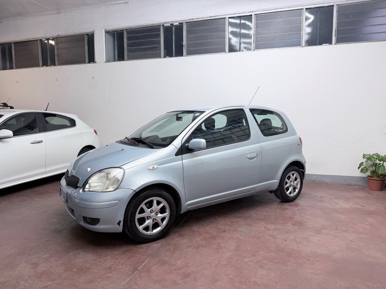 Toyota Yaris 1.0i 16V cat 3 porte Sol