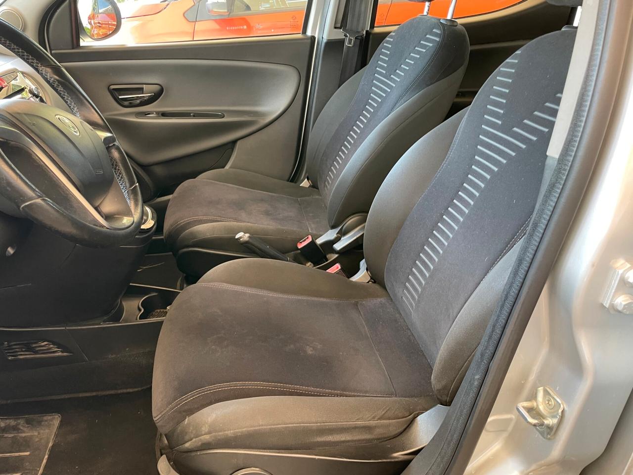 Lancia Ypsilon 1.2 69 CV 5 porte S&S Silver