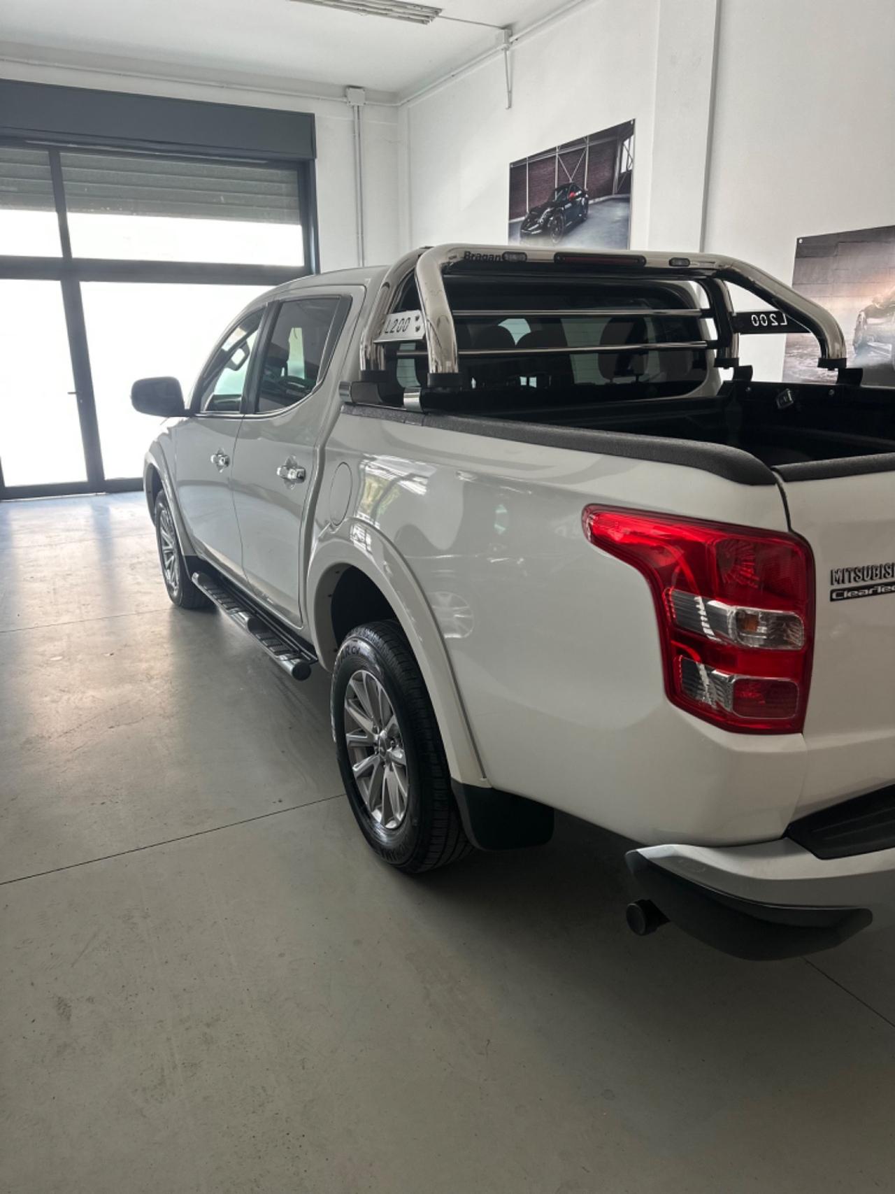 Mitsubishi L200 Full
