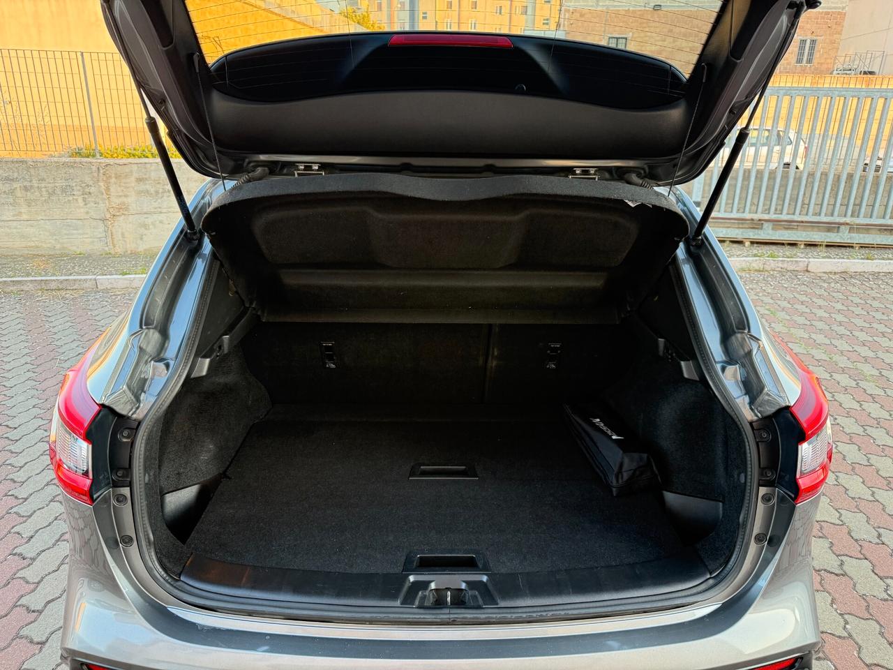 Nissan Qashqai 1.5 dCi Business RetroCam Navi Led