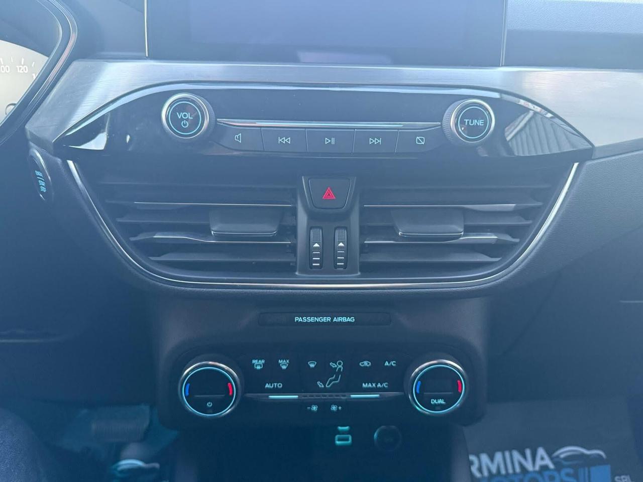 Ford Kuga 120CV AUT TITANIUM