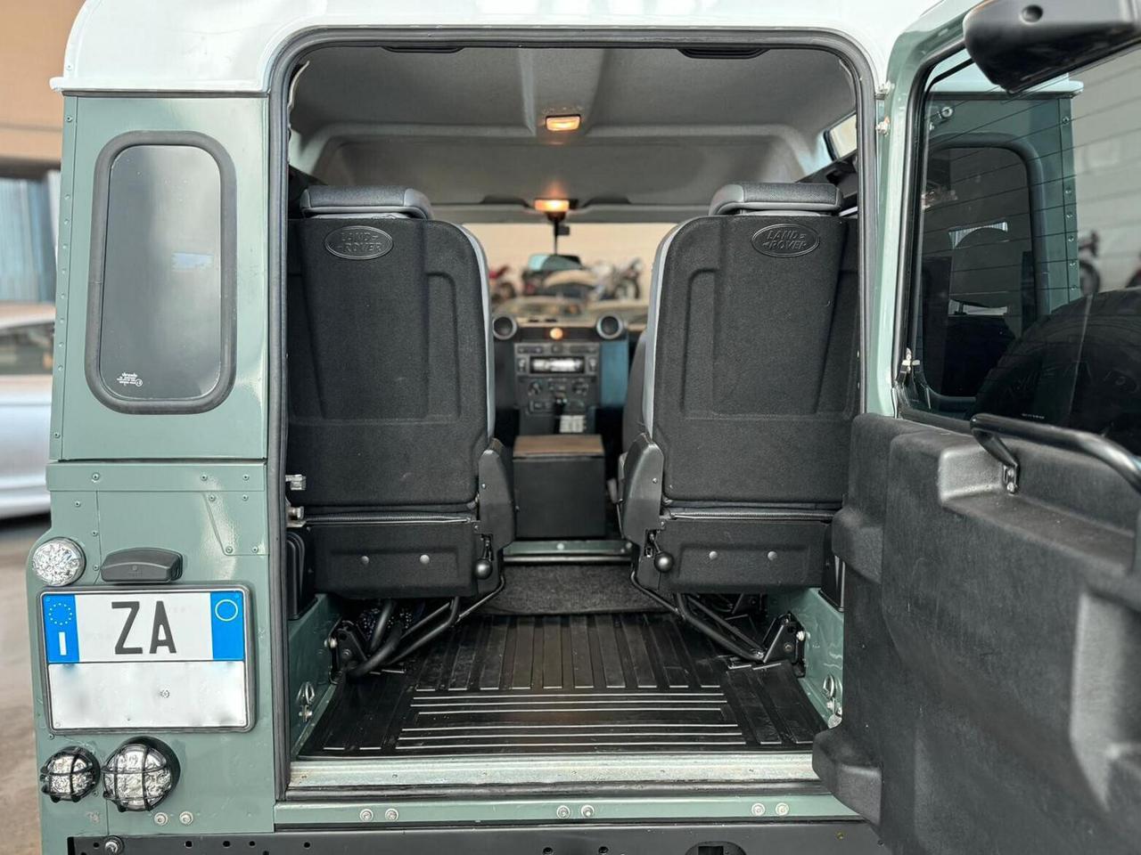 Land Rover Defender 90 2.2 TD4
