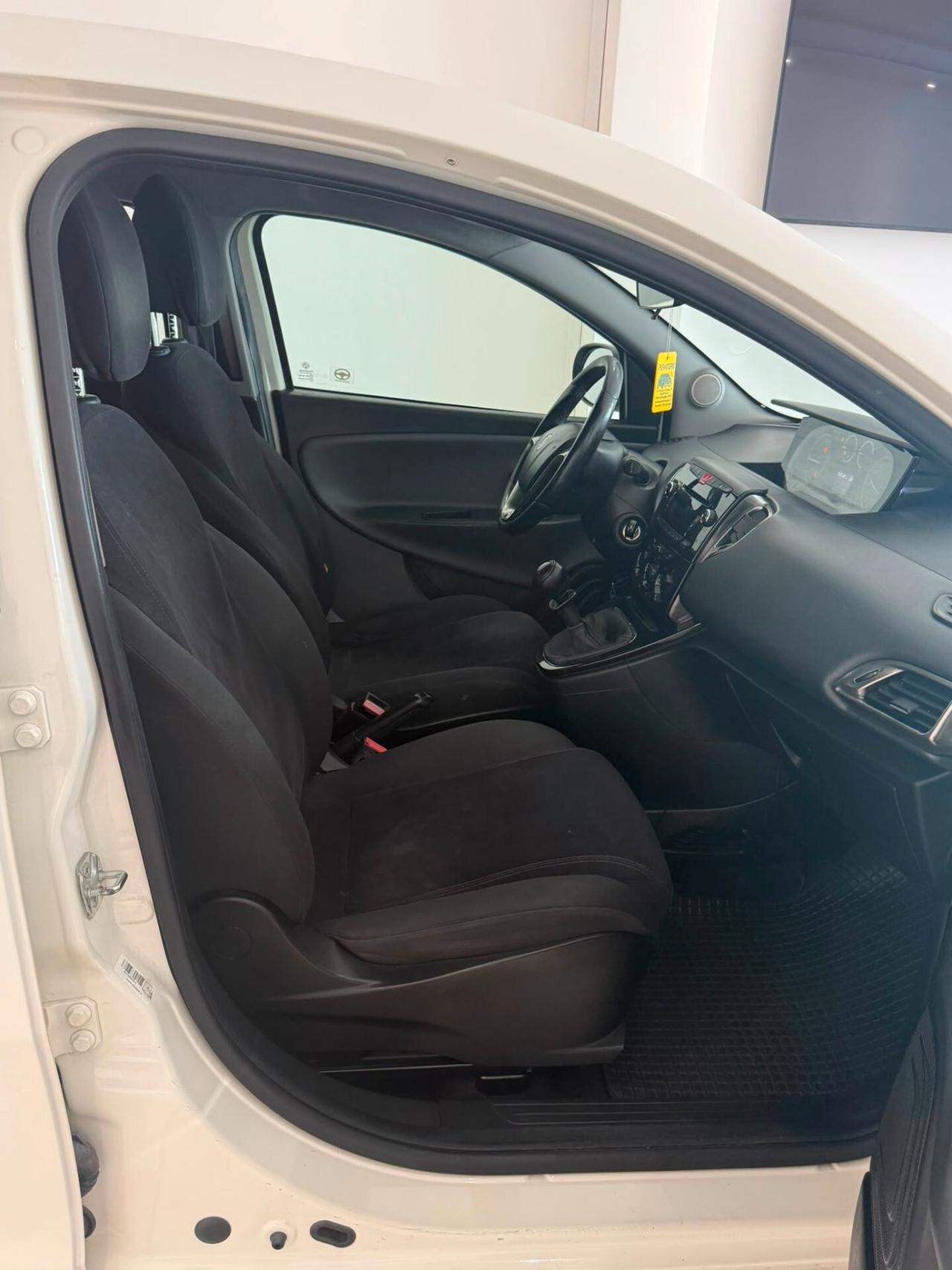 Lancia Ypsilon 1.2 69 CV 5 porte GPL Ecochic Platinum