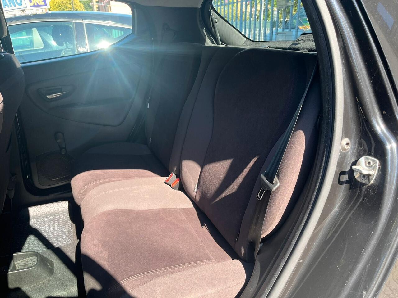 Lancia Ypsilon 0.9 TwinAir 85 CV 5 P Metano Ecochic Gold - 2013