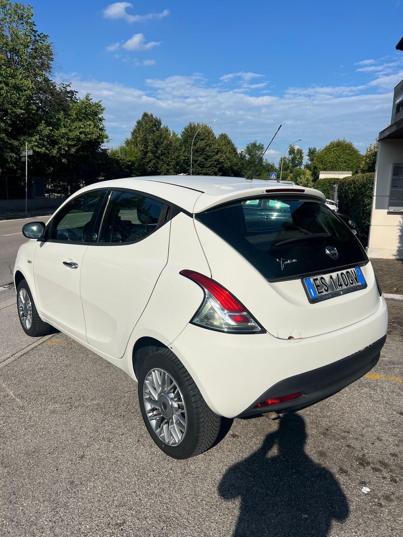 Lancia Ypsilon 0.9 TwinAir 85 CV 5 porte Metano Ecochic Gold