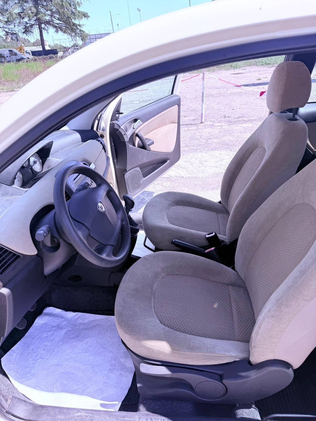 Lancia Ypsilon 1.2 benzina Ok neopatentati