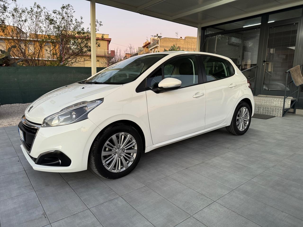 Peugeot 208 BlueHDi 75 5 porte Allure