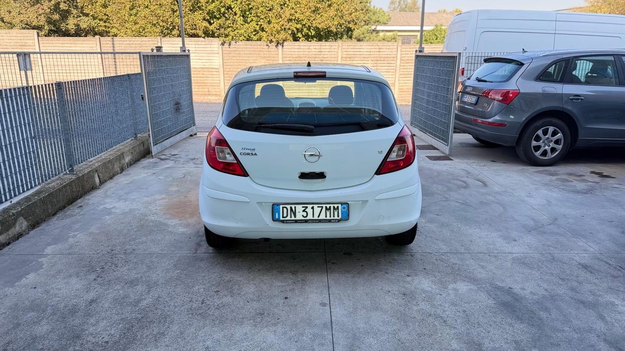Opel Corsa 1.2 5 porte Cosmo