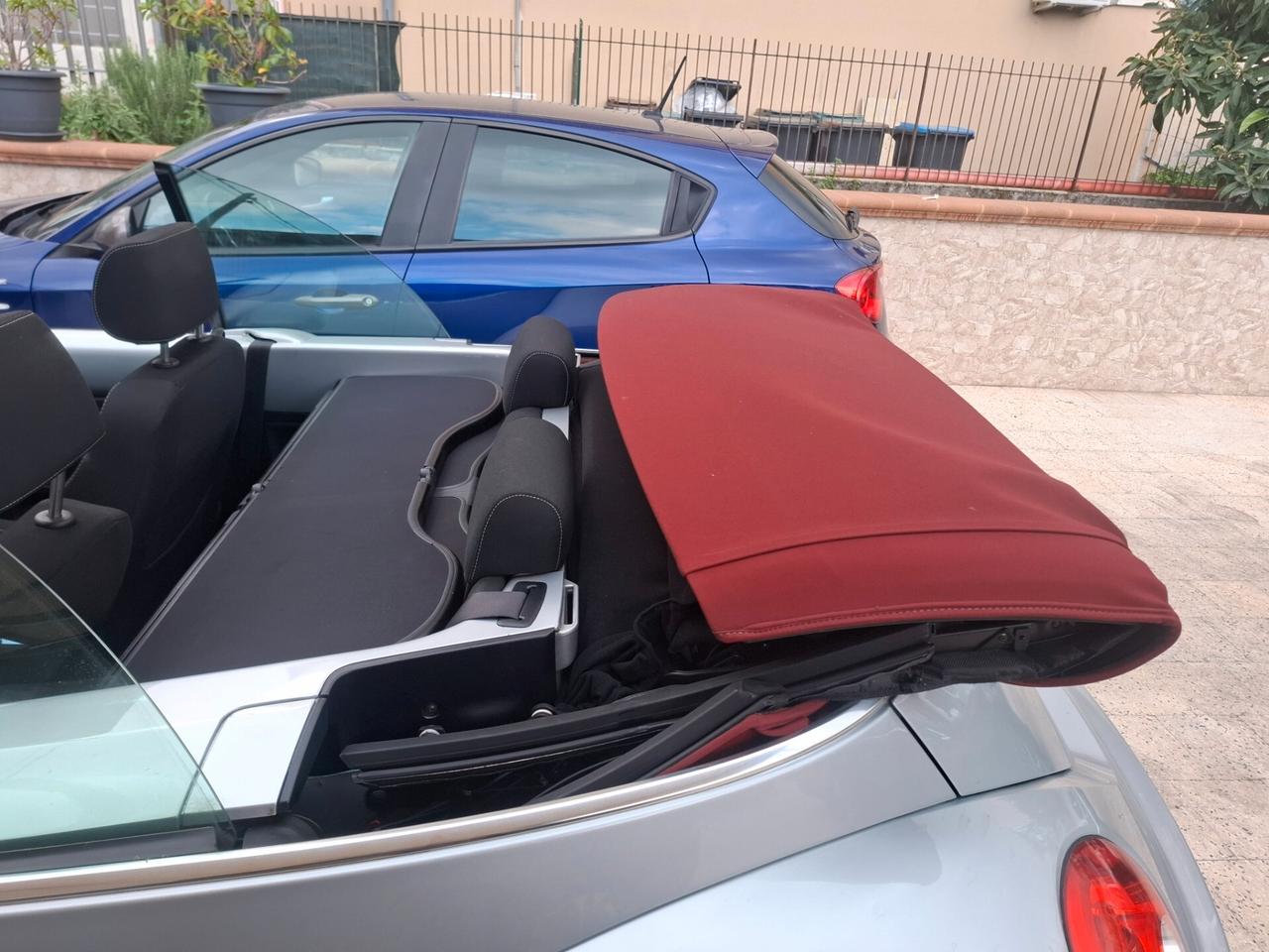 Volkswagen New Beetle Cabriolet - 1.4-16V Highline